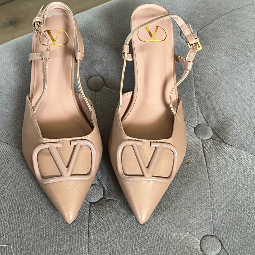 Valentino Garavani 1:1 Tan Heels with Signature V Design